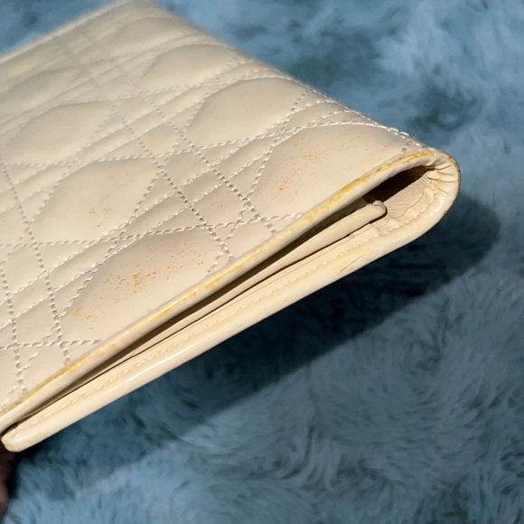 CHRISTIAN DIOR BEIGE PATENT LEATHER CONTINENTAL WALLET - Picture 14 of 15